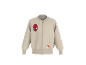Beige Bomberjacke mit rotem und blauem Superhelden-Logo auf der Brust.