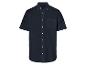 Dunkelblaues Kurzarmhemd.