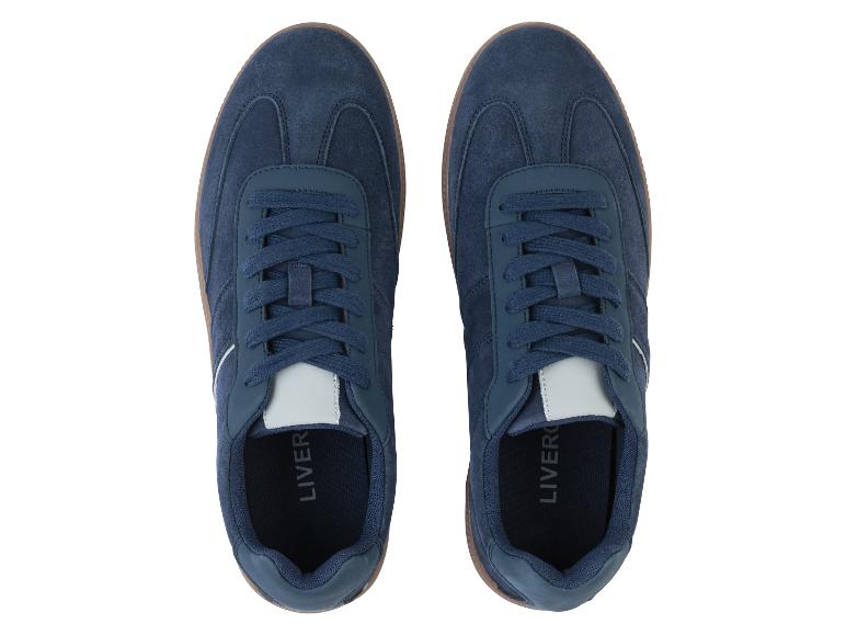 Blaue Wildledersneaker mit braunen Sohlen