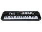 Ein schwarzes elektronisches Keyboard mit 37 Tasten, Lautsprechern und Digitalanzeige.