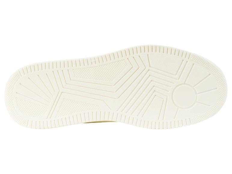 Weiße Sneaker-Sohle, Unterseite Detail.