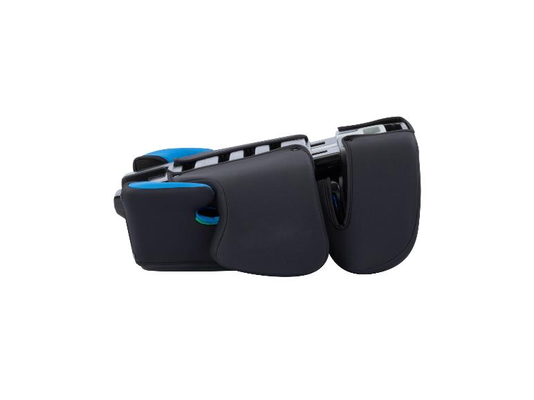 Schwarz-blauer Kindersitz mit Seitenaufprallschutz, von der Seite gesehen.