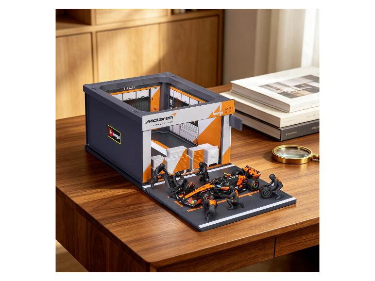 BBURAGO F1 McLaren Boxenstopp-Modell mit Auto und Crew auf einem Holztisch
