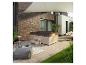 HOME DELUXE Outdoor-Whirlpool Nimbus auf einer Terrasse mit Abdeckung und Treppe.