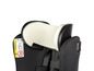 Ein schwarzer Kindersitz mit einer weißen Kopfstütze.