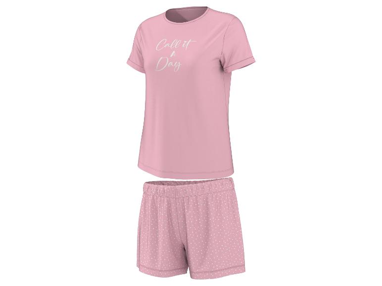 Rosa Damenpyjama mit Kurzarm-T-Shirt und gepunkteten Shorts.