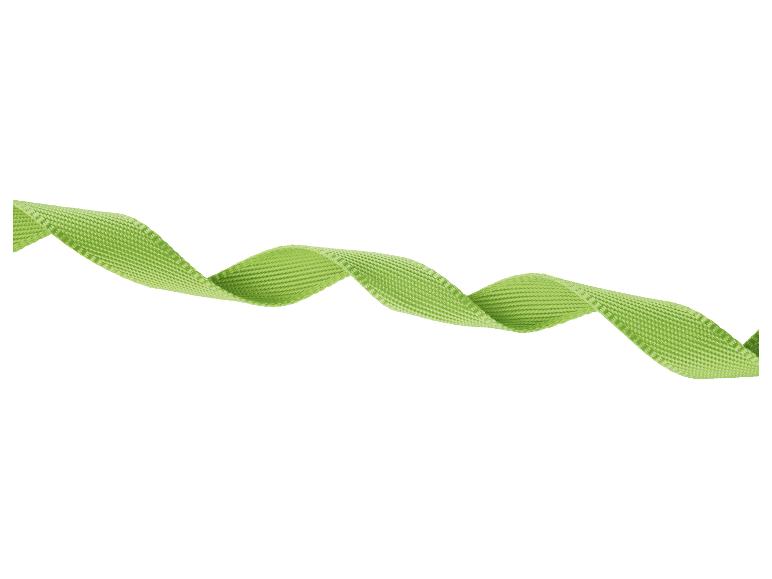 Ein gewelltes grünes Band auf weißem Hintergrund.