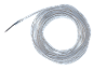 Aufgerollte transparente LED-Lichterkette auf schwarzem Hintergrund