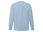 Eine hellblaue Bluse mit langen Ärmeln.