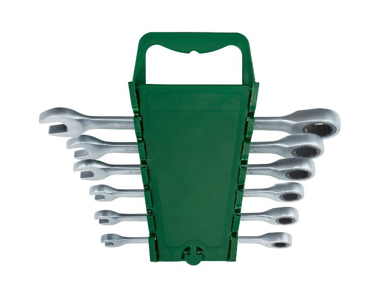 Satz Ratschenschlüssel in einem grünen Halter