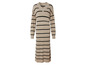 Beige gestreiftes Strickkleid mit langen Ärmeln.