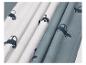 Stoff mit Automuster in Blau und Weiß, ideal für Vorhänge oder Kinderbettwäsche.