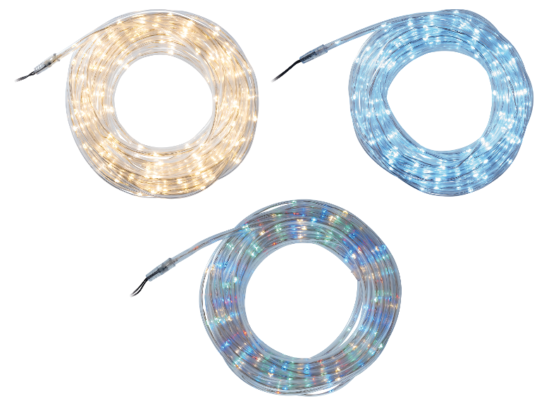 Drei Rollen LED-Lichterketten: warmweiß, kaltweiß und mehrfarbig.
