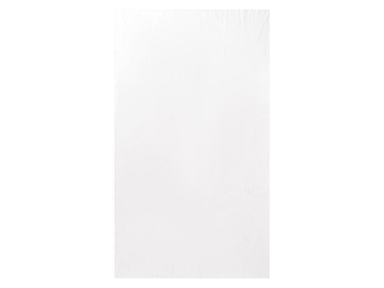 Einfarbiges weißes Spannbettlaken.