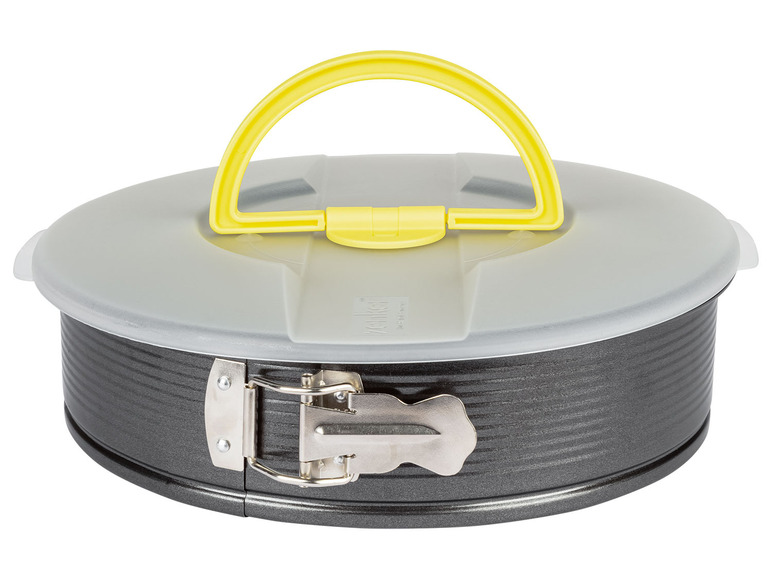 Eine schwarze Backform mit Deckel und gelbem Griff.