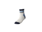 Weißer Kindersocken mit Dinosaurier-Motiv und dunkelblauen Details.