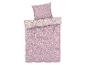 Lila Bettwäsche mit stilisiertem Blumenmuster.