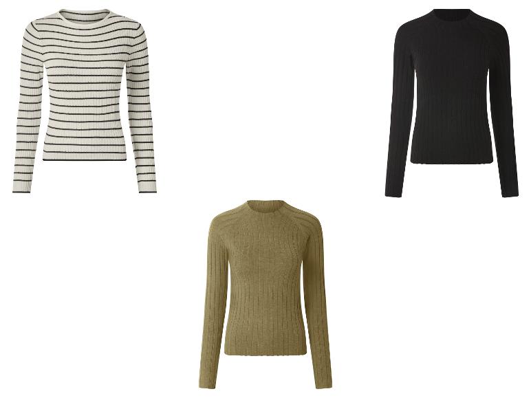 Gerippte Langarmpullover in gestreiftem Weiß, Schwarz und Olivgrün.