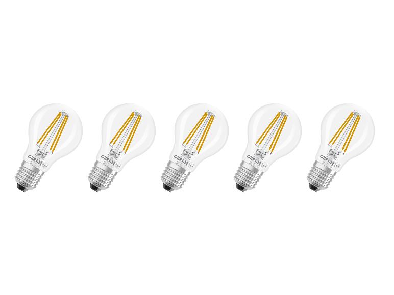 Fünf klare LED-Filamentlampen mit Schraubsockel, diagonal angeordnet.