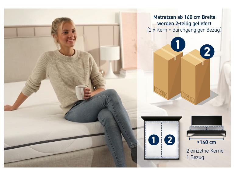 Frau sitzt auf einer Matratze, die in zwei Teilen geliefert wird, wenn die Breite über 160 cm liegt.