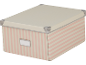Aufbewahrungsbox mit rosa-cremefarbenen Streifen, Metallbeschlägen und Etikettenhalter.