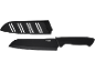 Schwarzes Kochmesser mit breiter Klinge und schwarzer Schutzhülle.