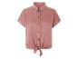 Rosa Kurzarm-Bluse mit Knoten.