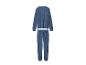 Blauer Pyjama-Set mit Langarm-Oberteil und passender Hose.
