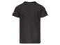 Ein schwarzes T-Shirt mit einem Logo auf dem Ärmel.