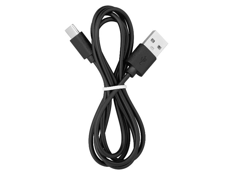 Schwarzes USB-C-auf-USB-A-Kabel, aufgerollt und mit einem weißen Band gesichert.