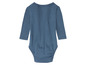 Ein blauer Baby-Body mit langen Ärmeln.