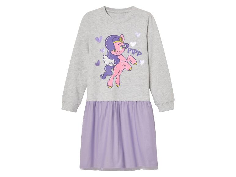 Ein graues Kleid mit einem Bild von Pipp aus My Little Pony und einem lila Rock.