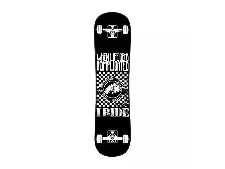 Schwarzes Skateboard mit schwarz-weißem Design.