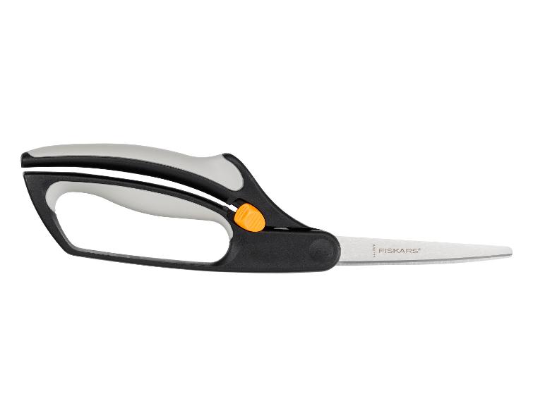 Schwarze und graue Schere mit orangefarbenem Verriegelungsmechanismus