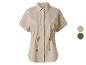 Beige Leinenhemd, kurze Ärmel, lässiger Stil.