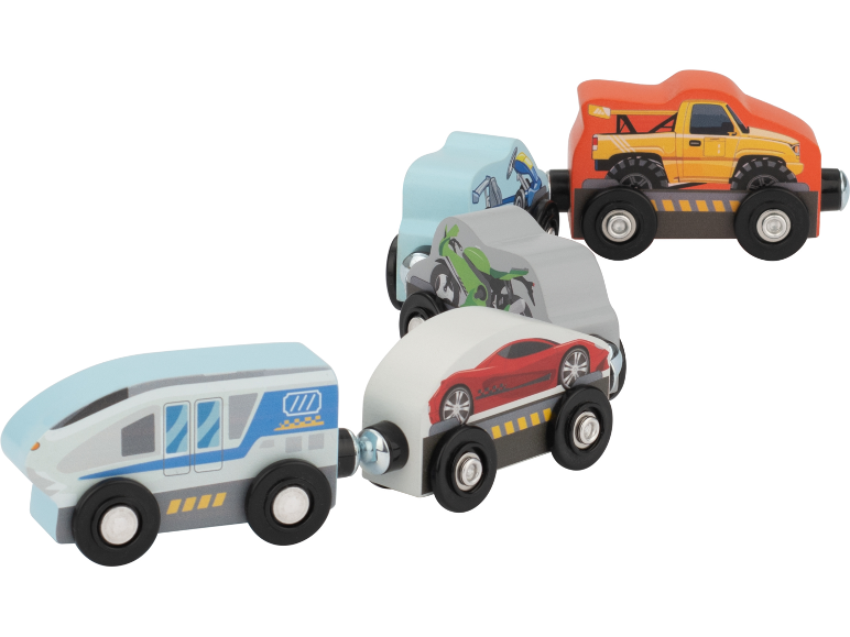 Holzspielzeugzug mit Waggons, die verschiedene Fahrzeuge transportieren.