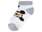 Weiße Socken mit Mickey Mouse-Motiv.