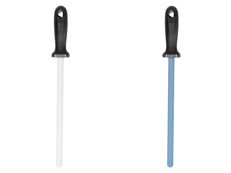 Zwei Messerschärfer, einer mit weißem Stab und einer mit blauem Stab.