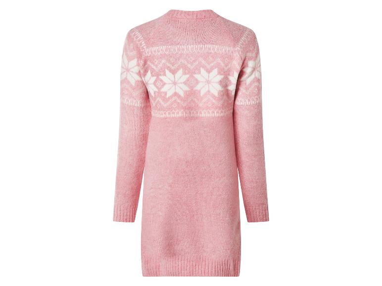 Rosa Strickkleid mit weißen Schneeflockenmustern.