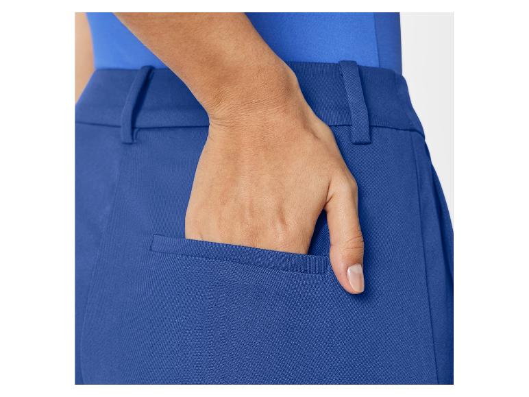 Dunkelblaue Hose, strukturierte Textur.