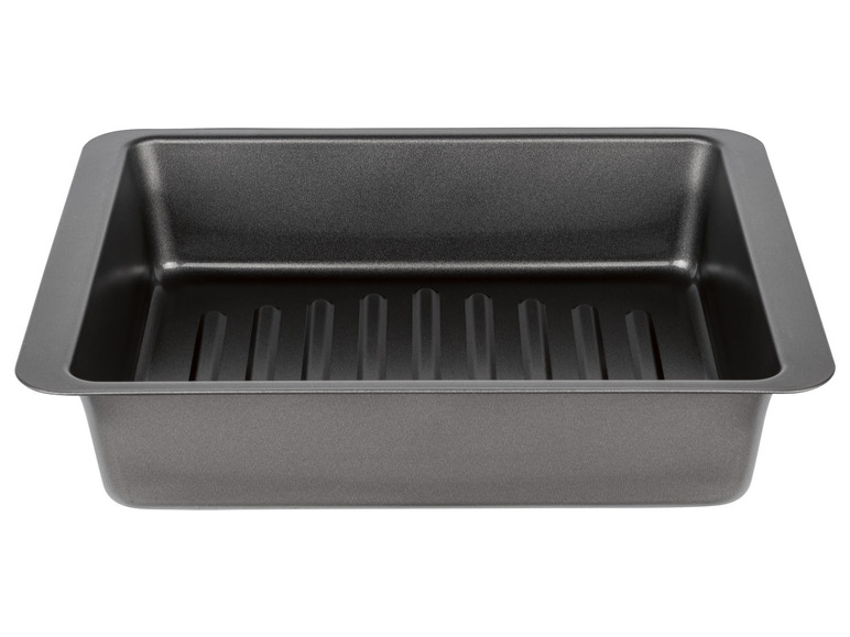 Eine quadratische Backform mit Rippen zum Braten von Fleisch