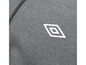 Ein grauer Pullover mit einem weißen Umbro-Logo.