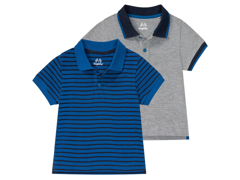 Zwei Lupilu Poloshirts für Jungen: ein blau-gestreiftes Shirt und ein graues Shirt.