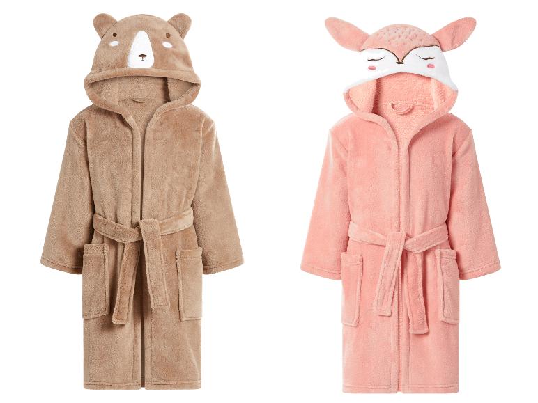 Zwei Kinderbademäntel: ein brauner mit Bärenmotiv und ein rosa mit Fuchsmotiv.