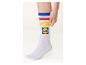Weiße Socke mit blauen, roten und gelben Streifen, mit Reißverschluss und Logo.