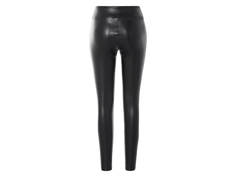 Schwarze Lederleggings.