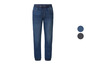 Blaue Jeans mit Gummizug.