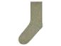 Ein Paar beige Socken.
