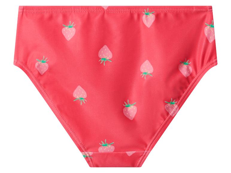 Rote Badehose mit Erdbeermuster.