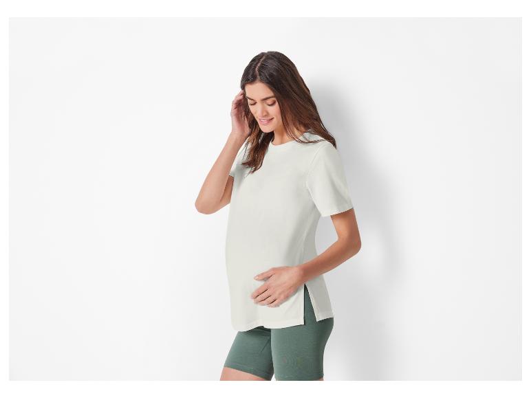 Schwangerschafts-T-Shirt und -Shorts: Komfort und Stil.